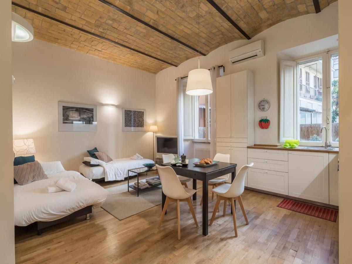 The Best Rent - Elegant Flat Near Colosseum 로마 외부 사진