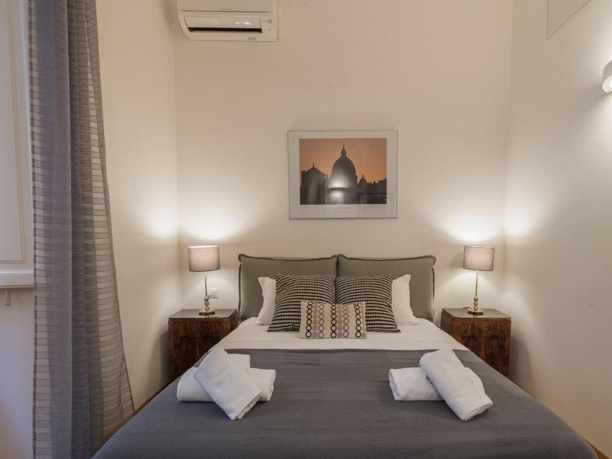 The Best Rent - Elegant Flat Near Colosseum 로마 외부 사진